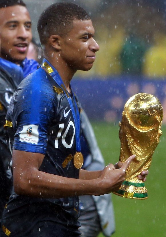 Kylian Mbappé con la camiseta de Francia