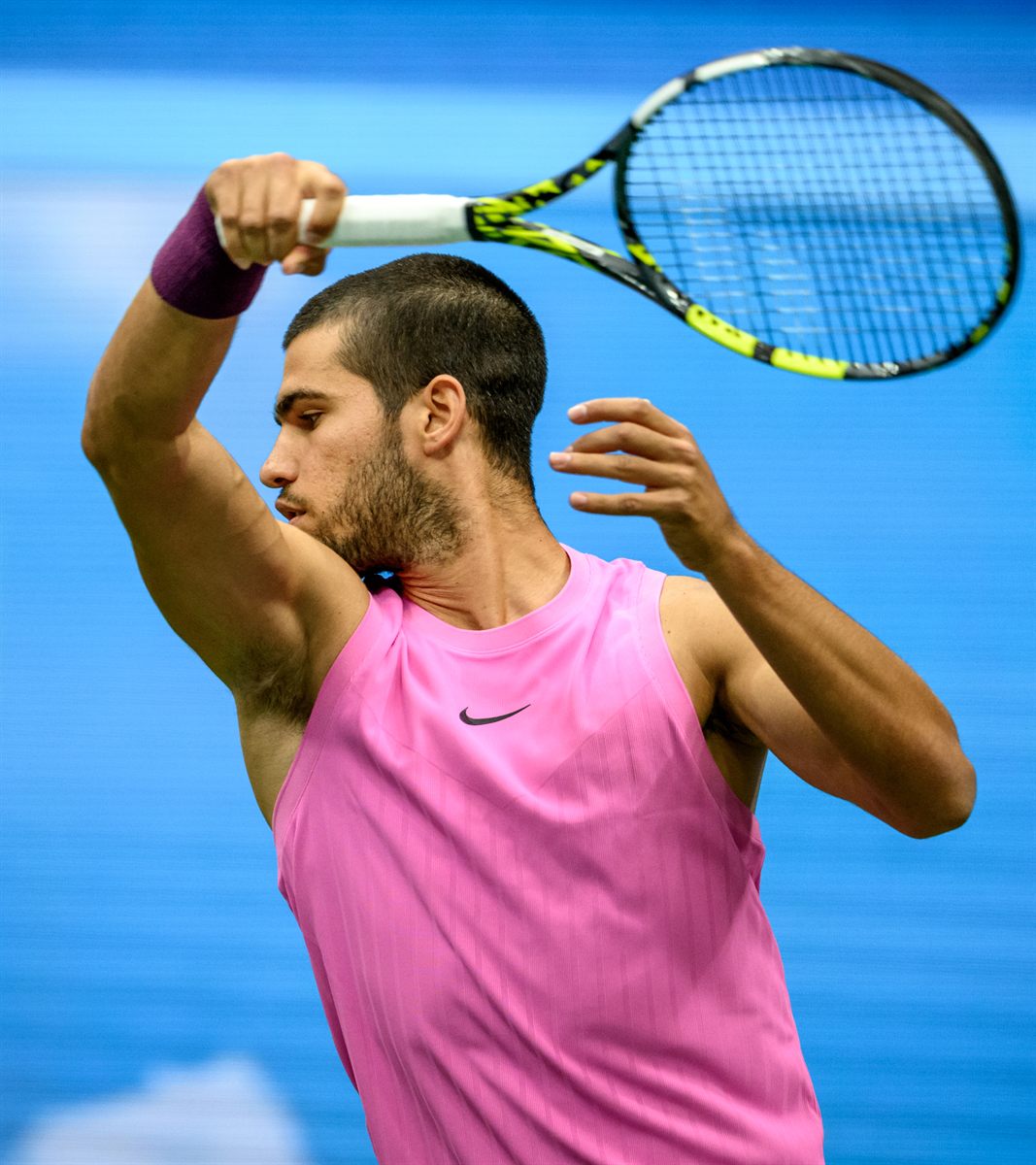 Carlos Alcaraz hits a forehand in the 2025 US Open final